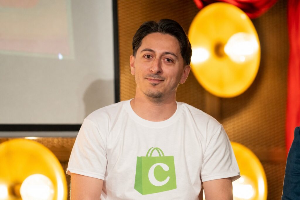 Bogdan Arhip este co-fondatorul VIARdigital.